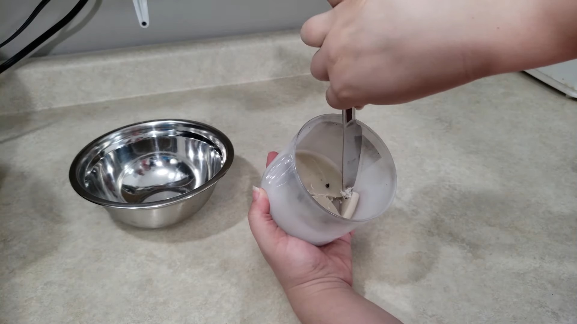 Kerzenwachs von Glas entfernen