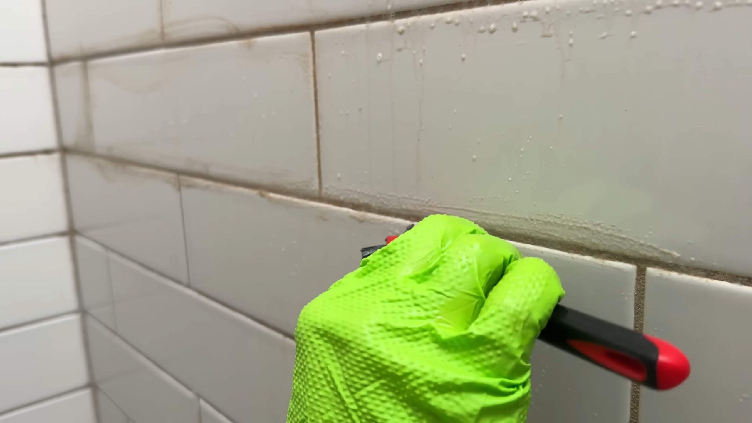 Fugen aufhellen mit Wasserstoffperoxid